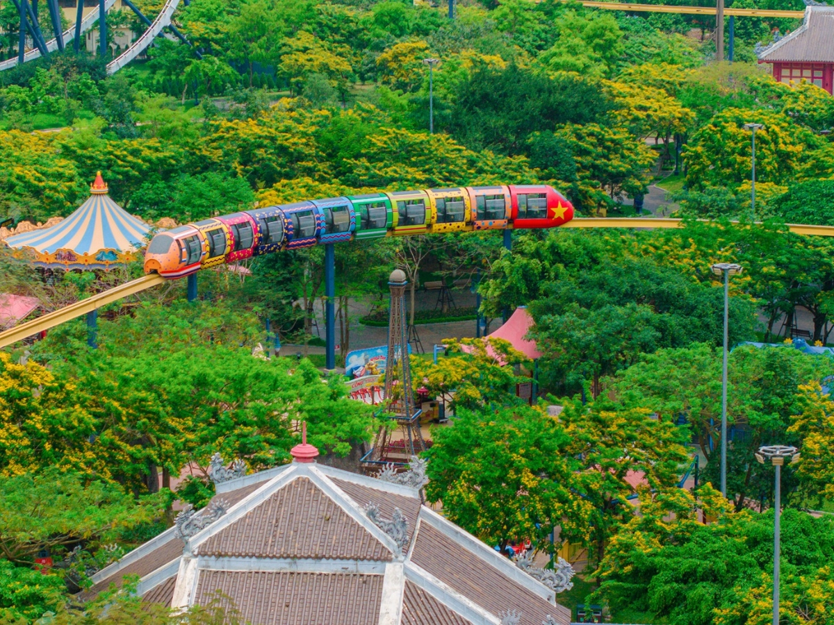 Du khách nên cập nhật giá vé thường xuyên trên hệ thống website hoặc fanpage của Sun Group để mua được vé với giá ưu đãi