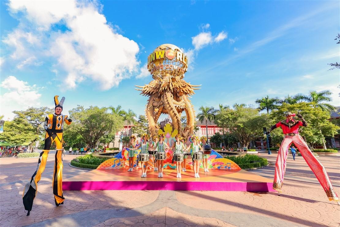 Các lễ hội tại&nbsp;Sun World Ha Long diễn ra quanh năm với quy mô hoành tráng, từ lễ hội mùa hè sôi động, carnaval đường phố đến các sự kiện văn hóa – giải trí. (Nguồn: Sưu tầm)