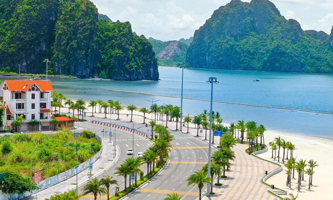Hạ Long sở hữu hệ thống hạ tầng giao thông hiện đại, đồng bộ với cao tốc, sân bay và các trục đường ven biển đẹp. (Nguồn: Sưu tầm)&nbsp;