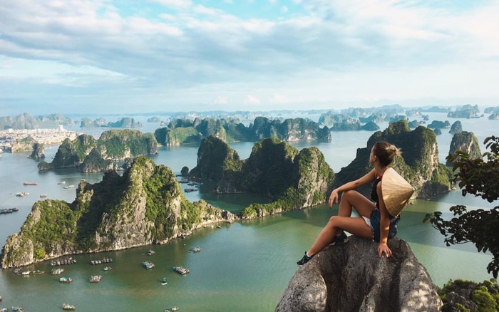 Núi Bài Thơ là danh thắng lịch sử văn hóa cấp quốc gia, nổi tiếng với các vách đá khắc bài thơ của vua Lê Thánh Tông. (Nguồn: Sưu tầm)&nbsp;