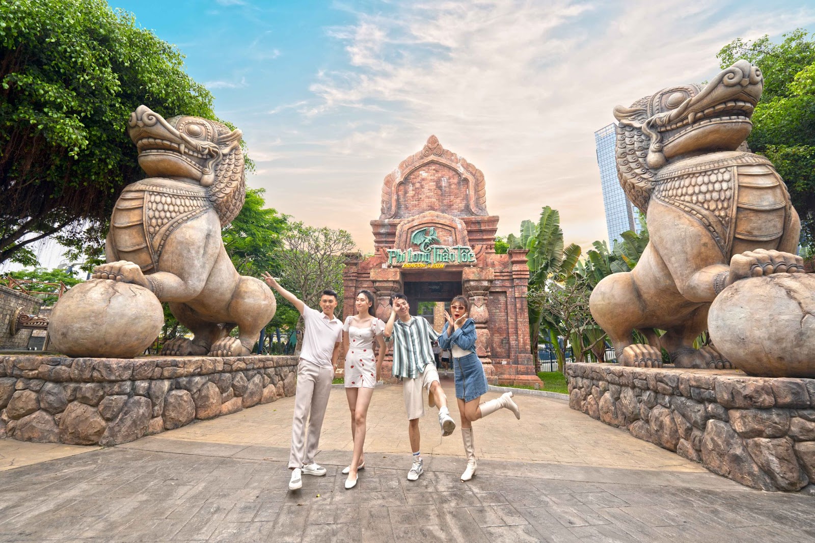 Sun World Ha Long là một quần thể giải trí quy mô lớn, mang đến kinh nghiệm du lịch Hạ Long mới nhất bằng những trải nghiệm chỉ có tại đây.&nbsp;