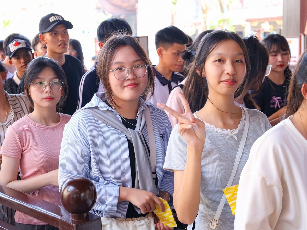 Bạn có thể kết hợp tham quan vịnh, tắm biển và trải nghiệm các hoạt động tại Sun World Ha Long.