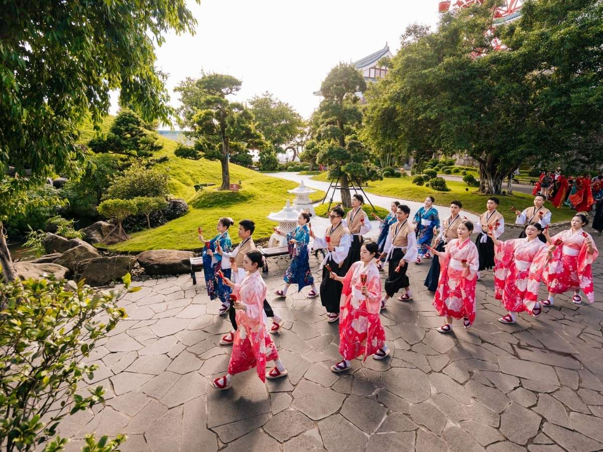 Hệ thống quầy vé Sun World được bố trí ngay tại cổng vào của từng khu, giúp du khách dễ dàng tiếp cận khi đến nơi.