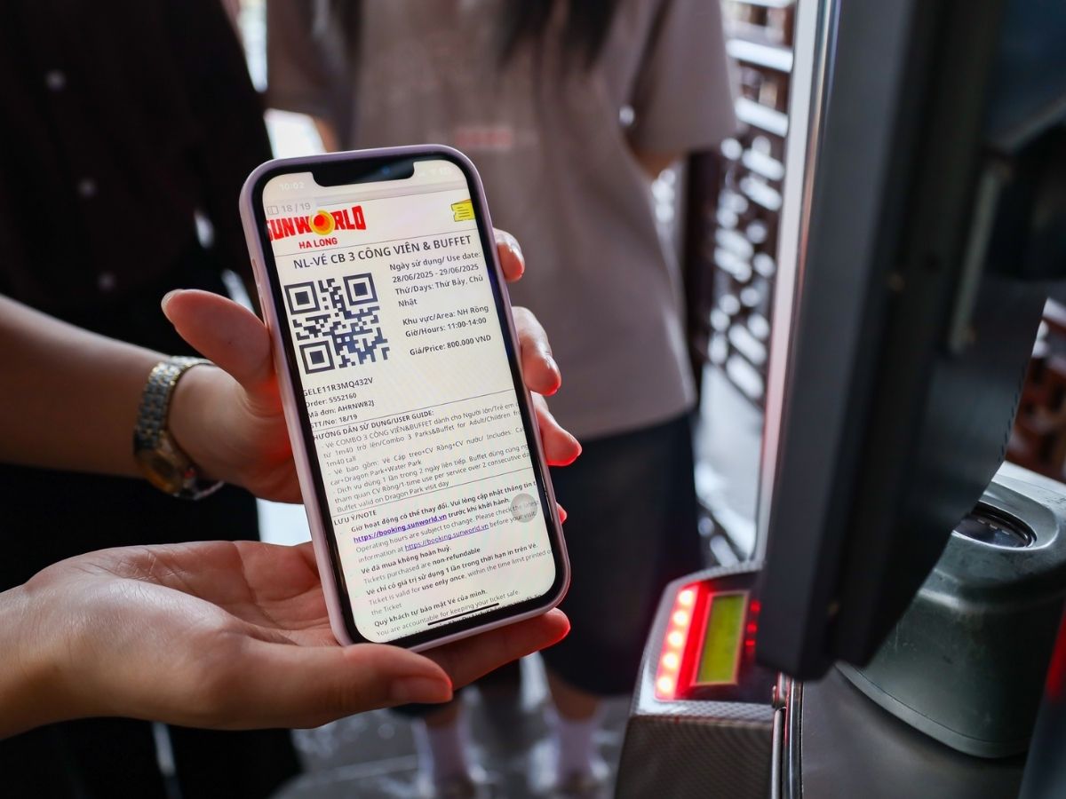 Một lợi ích lớn khi đặt vé online là bạn sẽ nhận được vé điện tử dưới dạng mã QR, giúp quá trình check-in trở nên nhanh chóng và thuận tiện hơn.