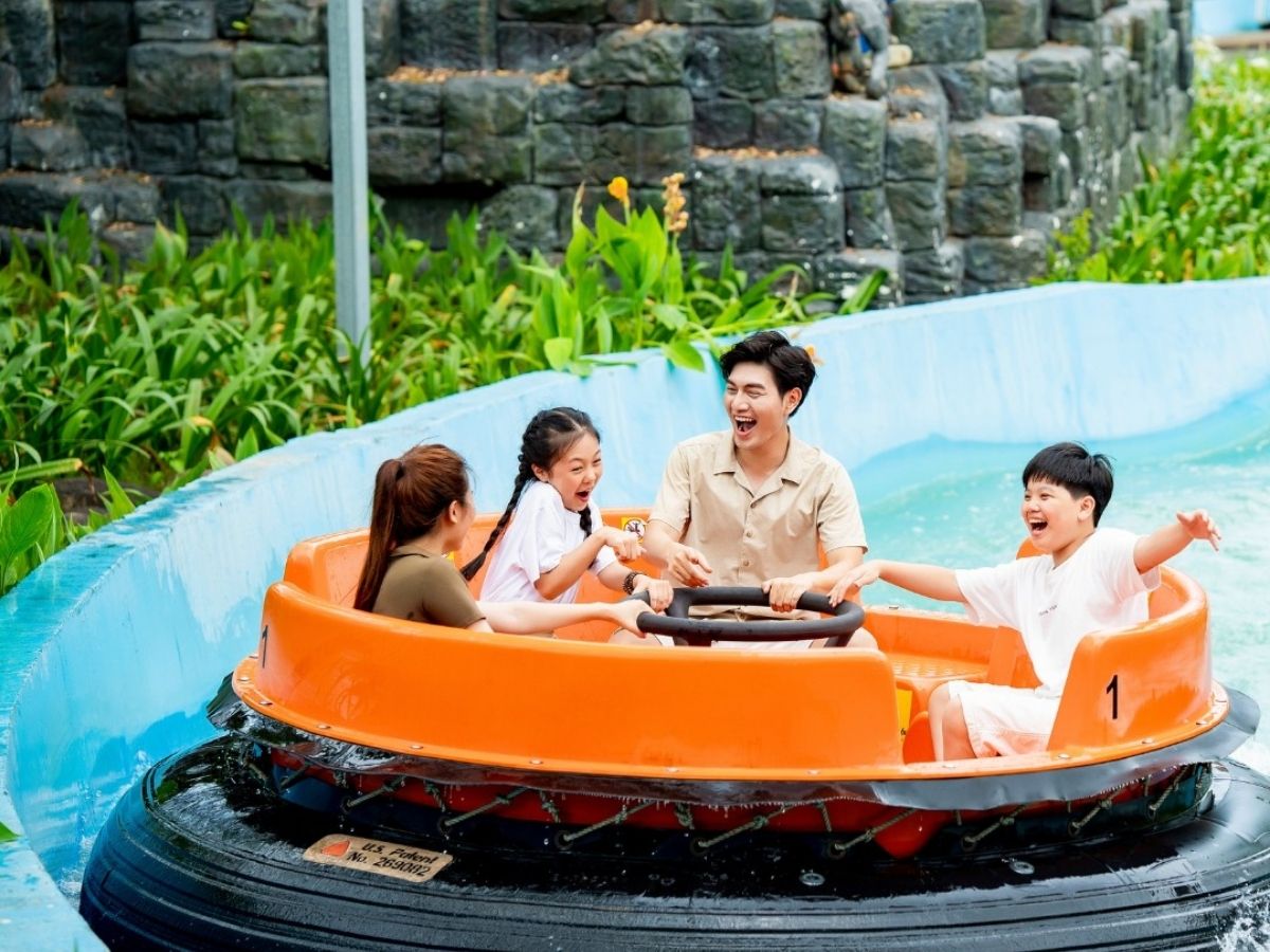 Nếu Dragon Park là nơi dành cho những tín đồ cảm giác mạnh, thì Typhoon Water Park lại là điểm dừng chân lý tưởng cho mùa hè.