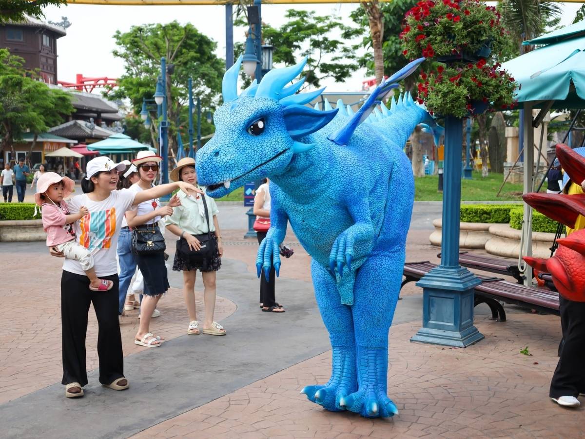 Giá vé công viên Rồng Hạ Long hiện được xây dựng khá linh hoạt để phù hợp với nhiều nhóm du khách khác nhau.&nbsp;