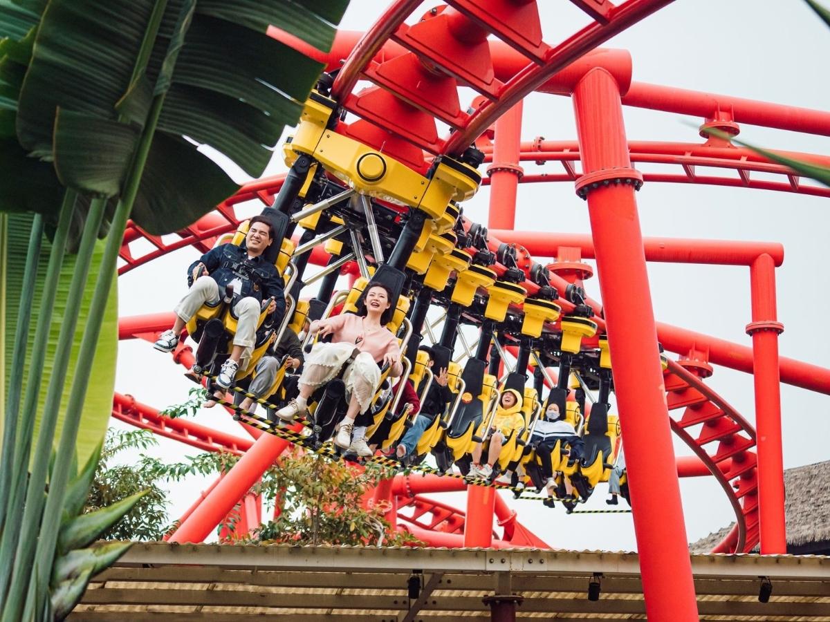 Bên cạnh trải nghiệm tại công viên nước Hạ Long, Dragon Park là điểm đến không thể bỏ qua khi vui chơi Hạ Long.