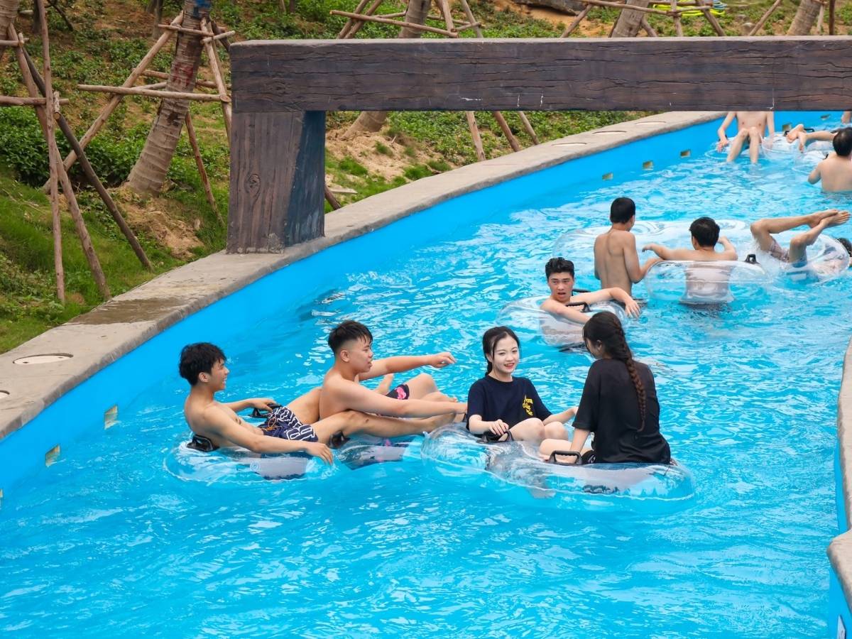 Công viên Lốc Xoáy trở thành lựa chọn hàng đầu nhờ không gian rộng, nhiều hoạt động hấp dẫn và phù hợp với nhiều nhóm khách khác nhau.