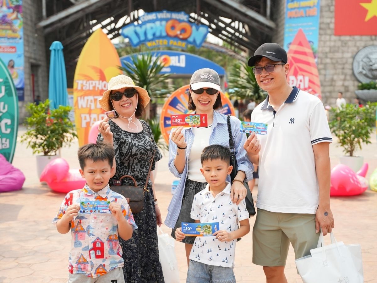 Để tối ưu chi phí khi vui chơi tại công viên nước Hạ Long, bạn nên đặt vé sớm, đặc biệt vào mùa hè hoặc dịp cao điểm.