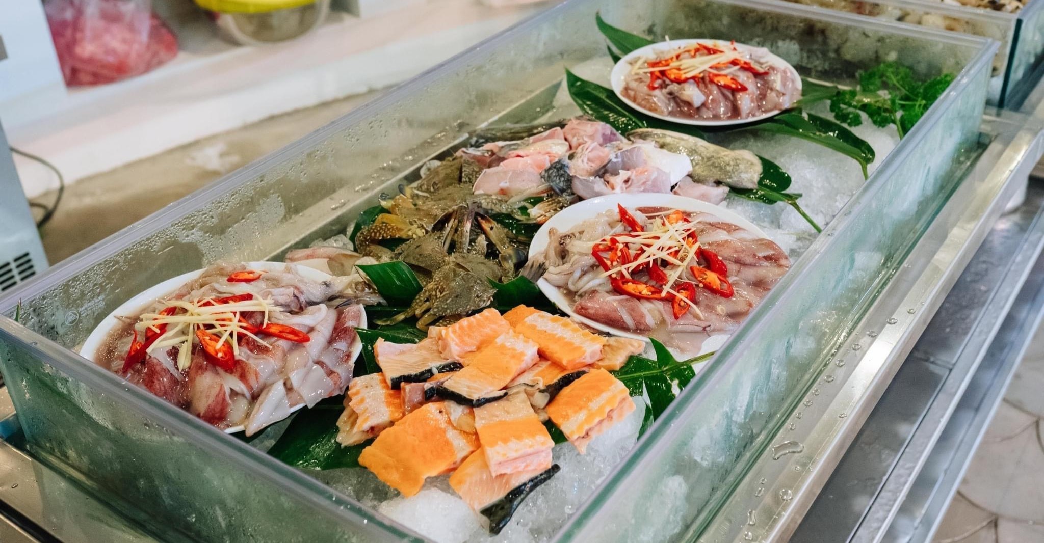 Quầy line buffet hải sản đa dạng tại iSeafood Buffet.