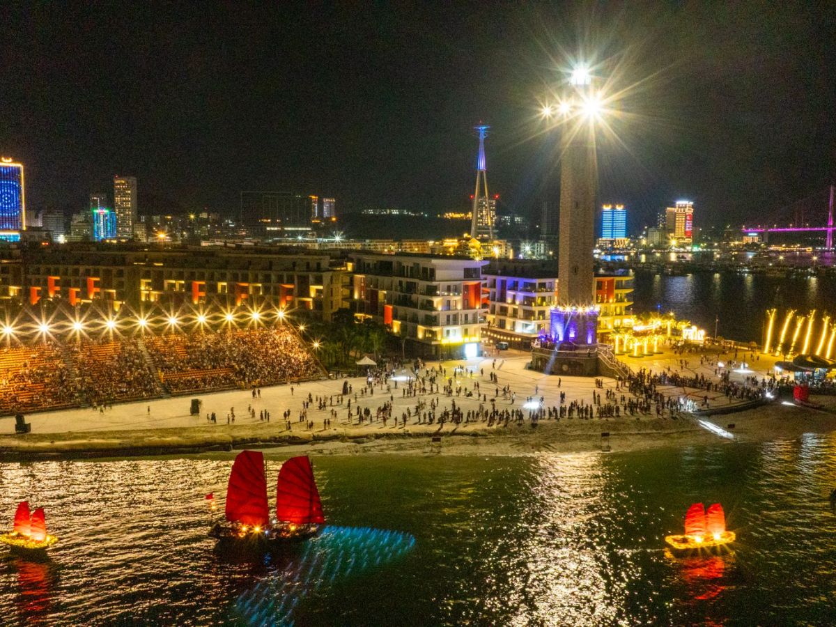 VUI-Fest Ha Long là điểm vui chơi buổi tối với nhiều hoạt động giải trí và nghệ thuật.