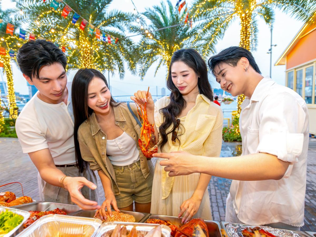 Khu ẩm thực quốc tế cung cấp nhiều món Âu Á phù hợp với đa dạng khẩu vị. 