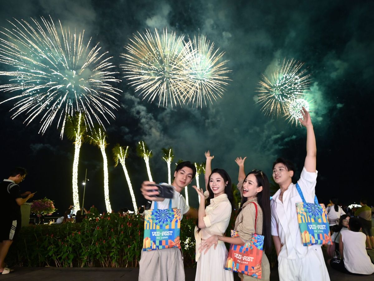 Concept lễ hội phù hợp với các khu như đèn lồng và sân khấu tại VUI-Fest Ha Long.