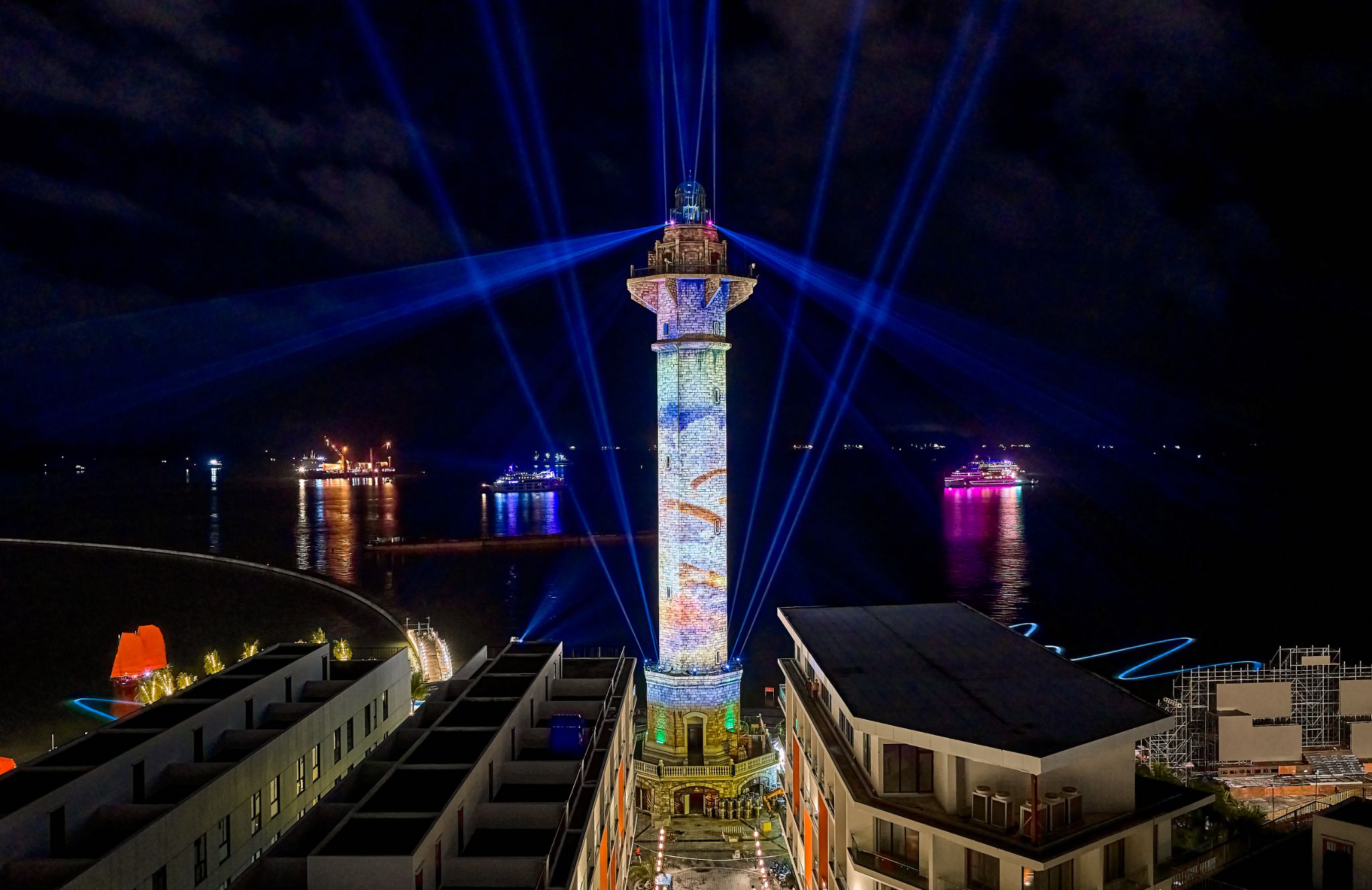 VUI-Fest Ha Long có nhiều sân khấu âm nhạc mang đến không khí sôi động.