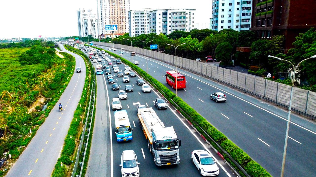 Di chuyển Hà Nội đến VUI-Fest Hạ Long bằng ô tô hoặc xe máy.