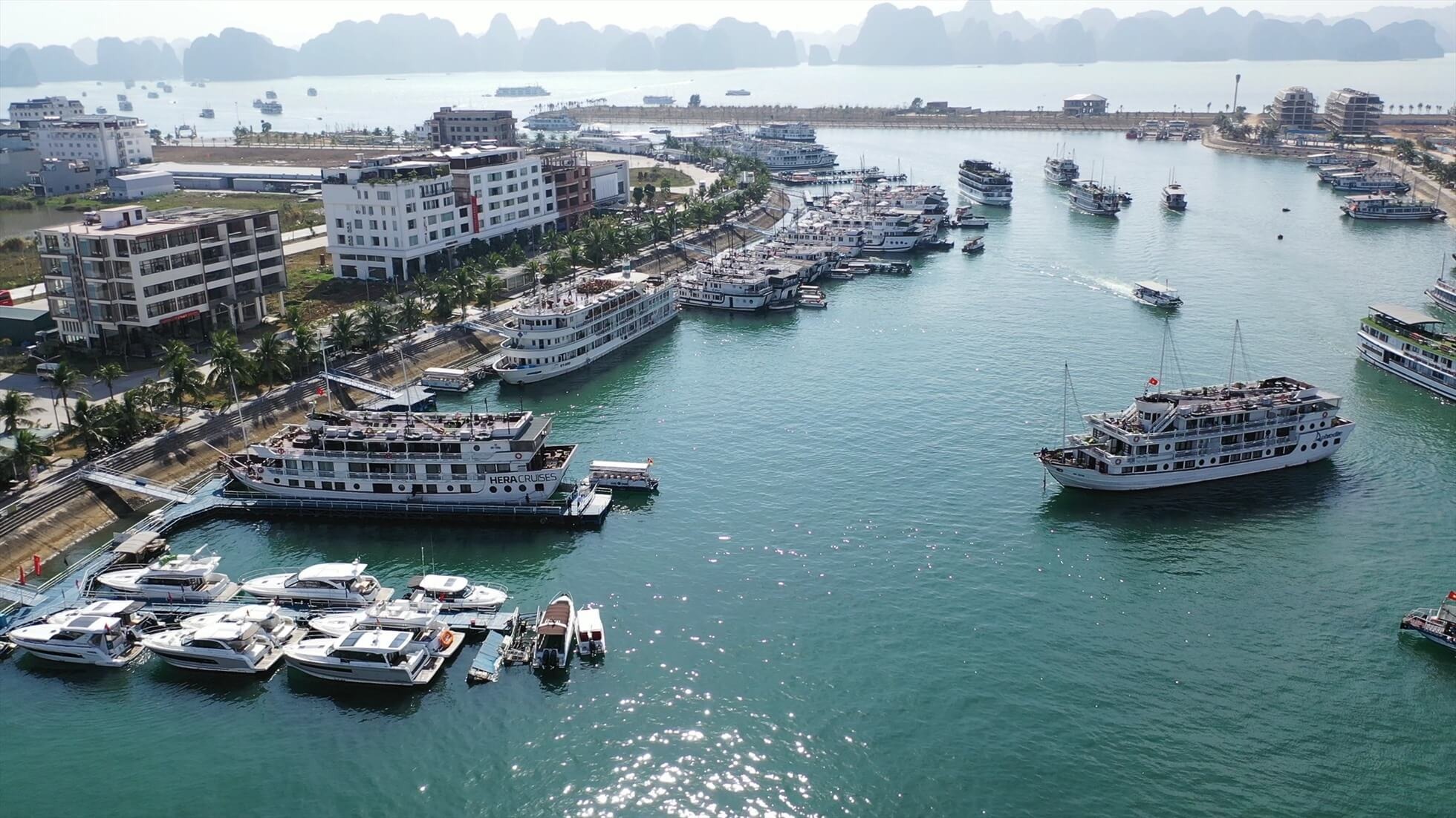  Tuần Châu mang diện mạo hiện đại với hệ thống bãi biển nhân tạo, khu nghỉ dưỡng cao cấp và cảng du lịch quy mô lớn.