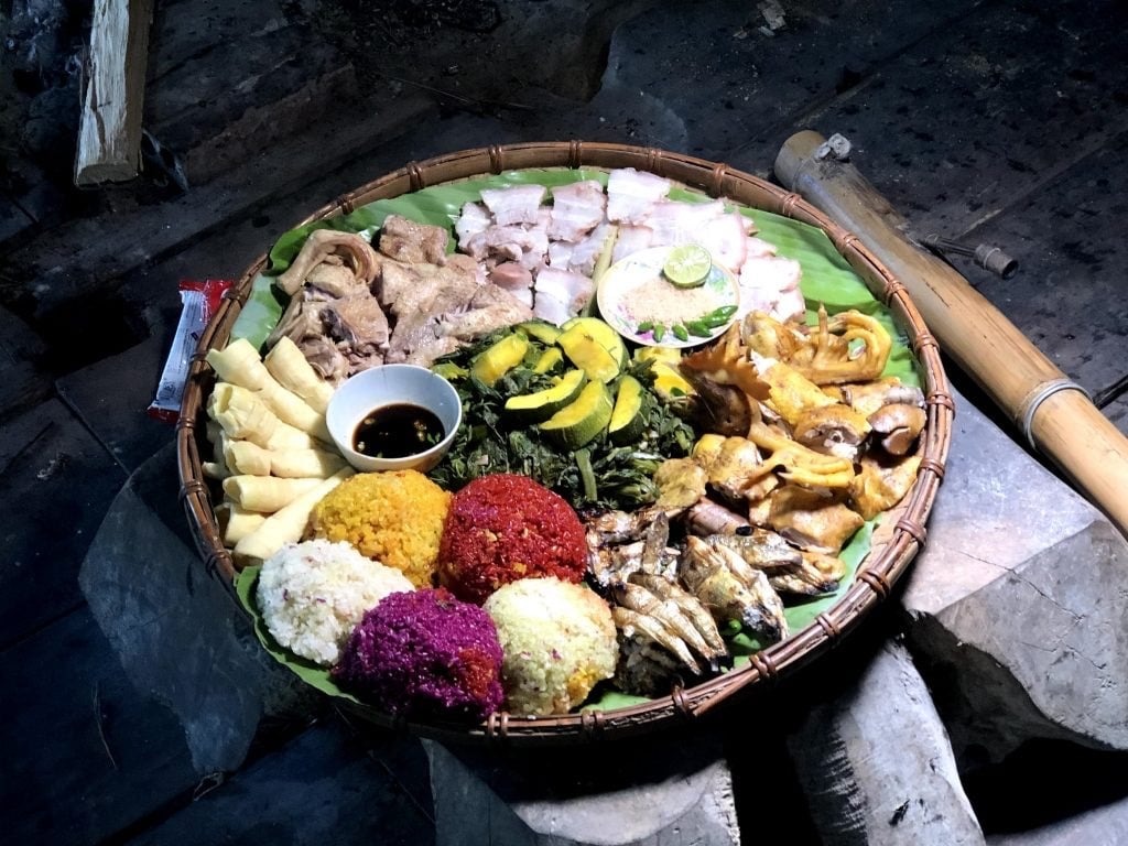  Dự lễ hội của người dân tộc Dao Thanh Y, du khách có cơ hội tham gia vào các hoạt động văn hóa văn nghệ, trải nghiệm các trò chơi dân gian. 